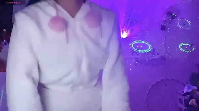 Tieu-May live cam on StripChat
