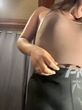 hugecock_tamira live cam on StripChat