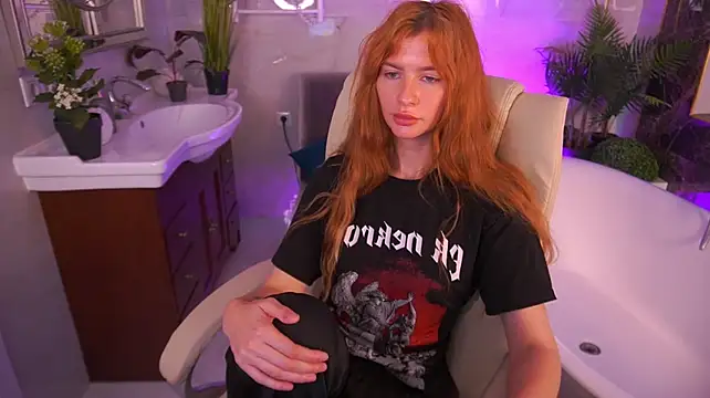 Nicol_Moonn live cam on StripChat