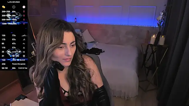 KylieMellow live cam on StripChat