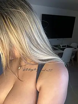 MiaWhitePink_ live sex cam