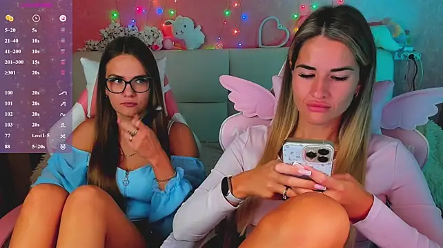 hotty_girls_here live cam on StripChat