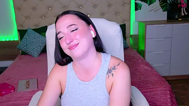 ava_maximus (F young) - oil show