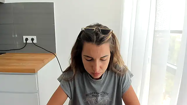 summmmersky1 live cam on StripChat