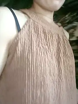 ngan-cute live cam on StripChat