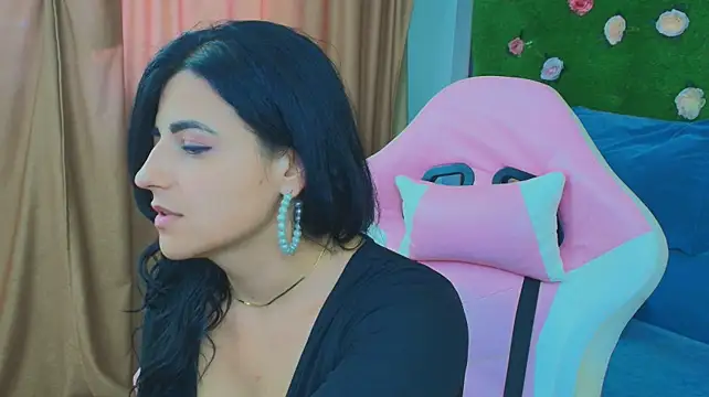 AmmyFlirty live cam on StripChat