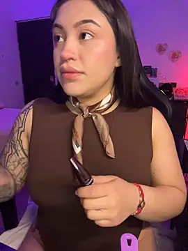 Lilyhotson live cam on StripChat