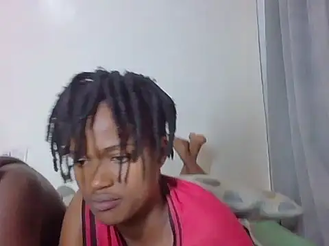 prettyshontel live cam on StripChat