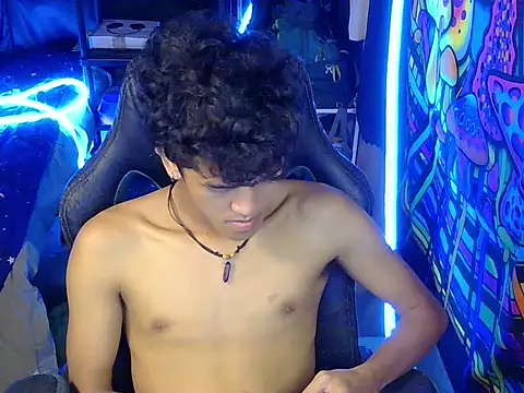 hugekenbigcock live cam on StripChat