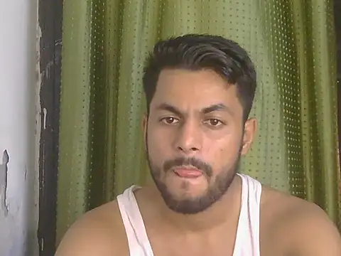 Stubborndesiboy live cam on StripChat