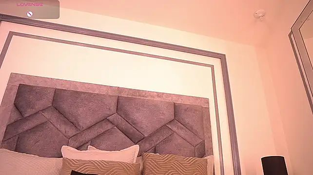 MiaKay1 live sex cam