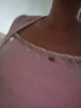 Linda-yiyi live cam on StripChat