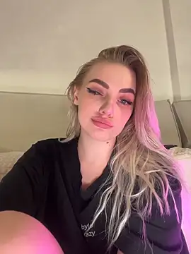 HugeBoobsAlice live cam on StripChat