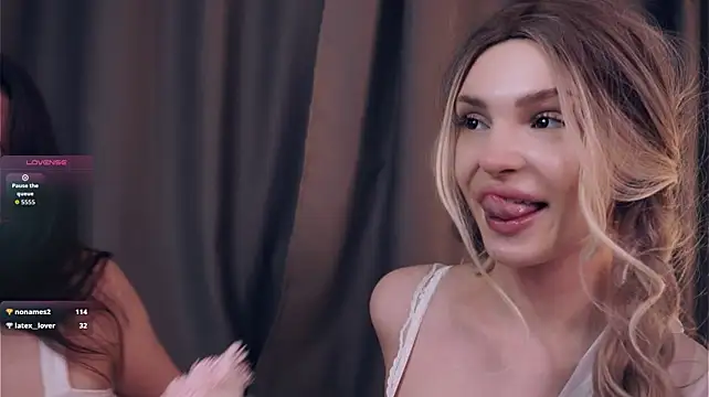 LomaWaid live cam on StripChat
