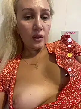 YourBlondee live cam on StripChat