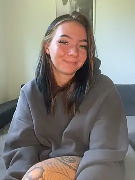 loveezoe live cam on StripChat