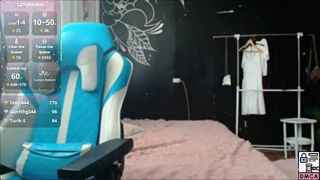 JustBlondie live cam on StripChat