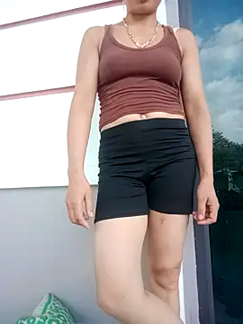 Bella-lynlyn live cam on StripChat
