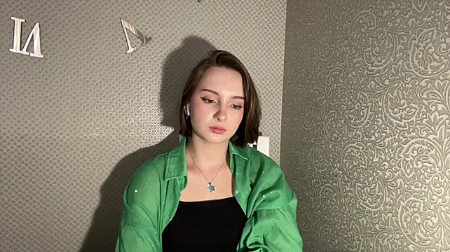 LovieClausing live cam on StripChat