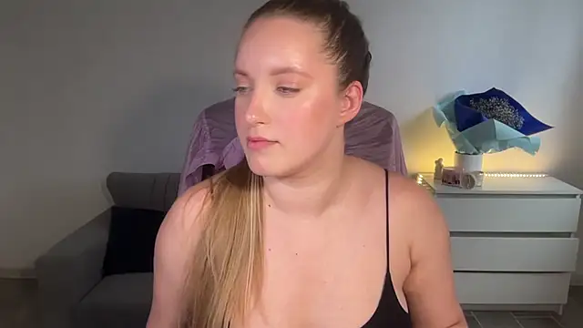 EvaMaddison live cam on StripChat