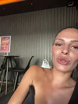 sweetchery999999 live cam on StripChat