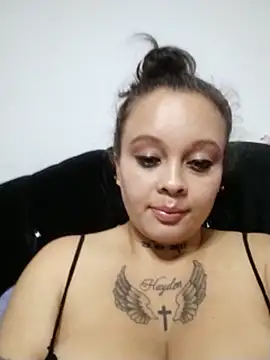 patty_squirt_ live cam on StripChat