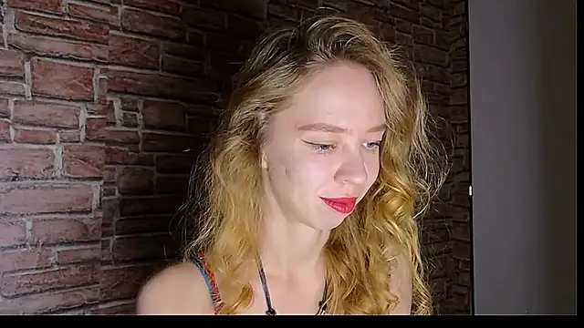 ElizaStorm live cam on StripChat