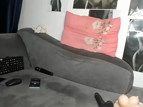 tinydolll (F young) - finger pussy