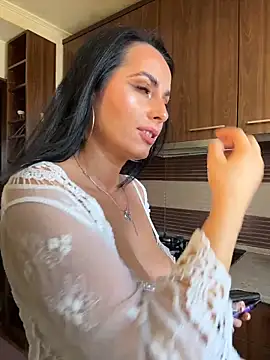 Hotmomcheckk_