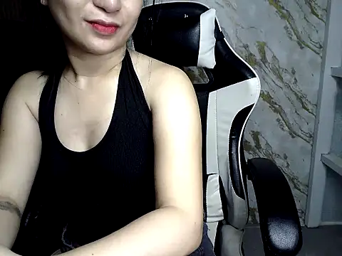 Mia_2022 webcam