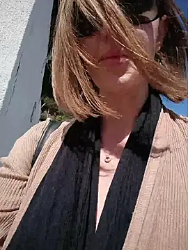 topsywilde (F milf) - Remove bra