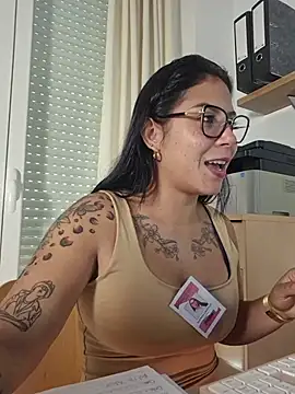 susana_castle (F young) - Topless 5 min in the office