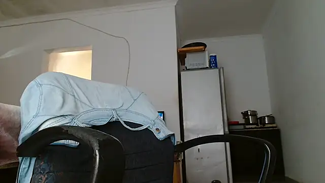 hugetittiesxx2 (F milf) - hi pls help me to reach my goal