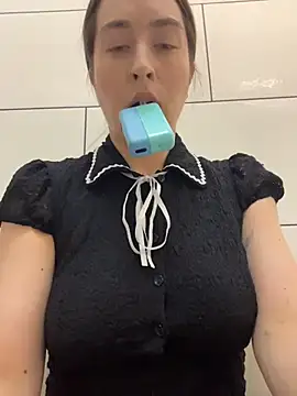 Holly_Play