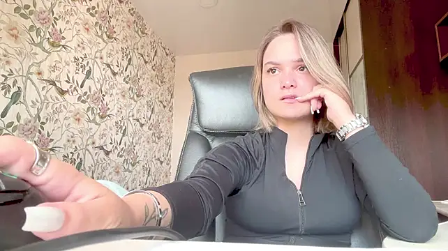 HarrietBunner live cam on StripChat