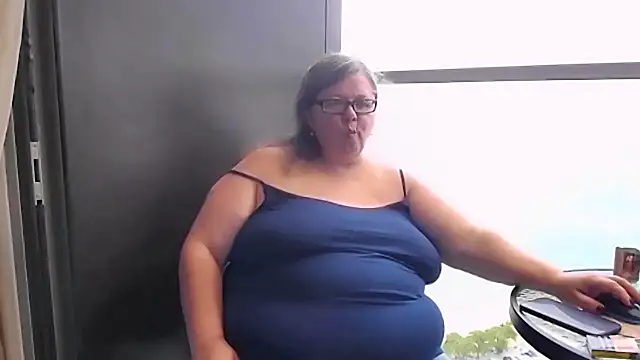 sex2 (F mature) - squirt into a glass, pour on the body