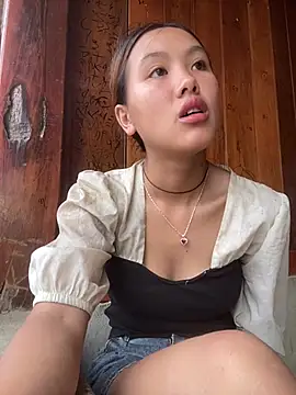 hoa_mai live cam on StripChat