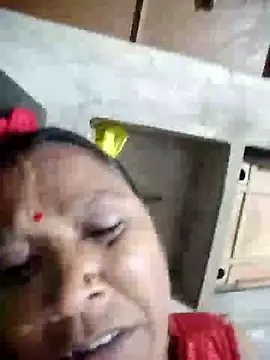 Loomaraj live cam on StripChat