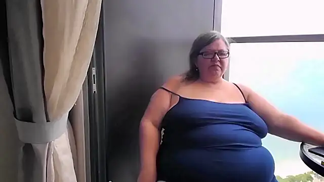 sex2 (F mature) - squirt into a glass, pour on the body