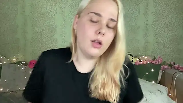 IvyLebelly webcam
