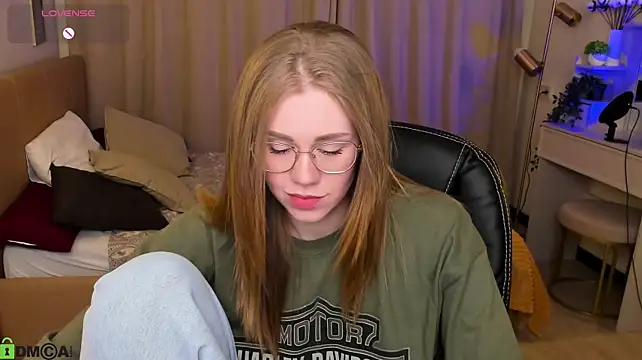 alison_doody (F young) - caress my body slowly