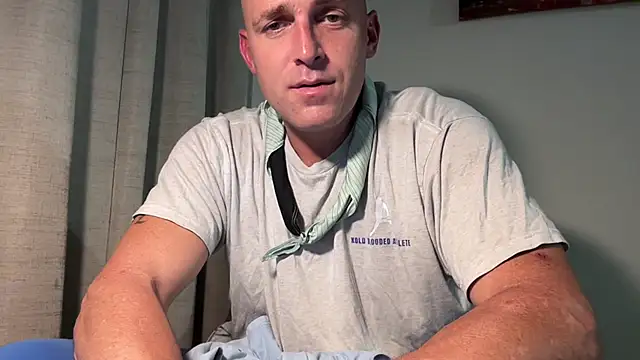 daswitch85 (Ask my age) - Dick down no condom