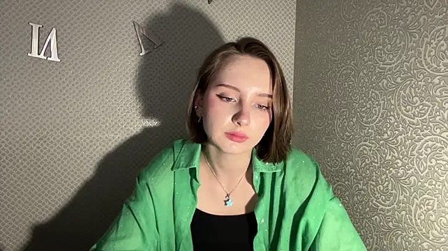 LovieClausing live cam on StripChat