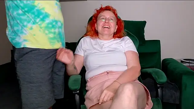joannaandneighbour (F mature) - Pussy open
