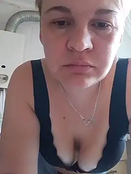 LittleFlower777 live cam on StripChat