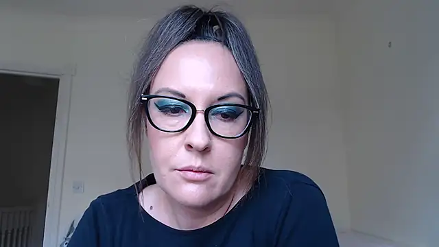 Humiliatrixxxx live cam on StripChat