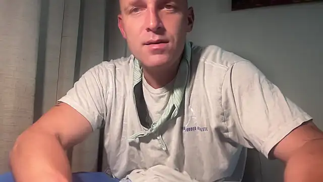 daswitch85 (Ask my age) - Dick down no condom