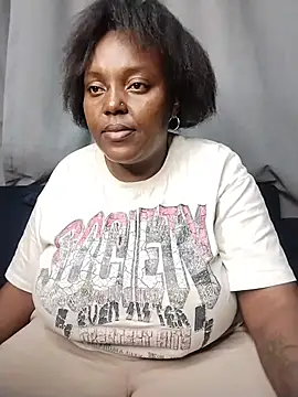 CHERRYYUMMY live cam on StripChat