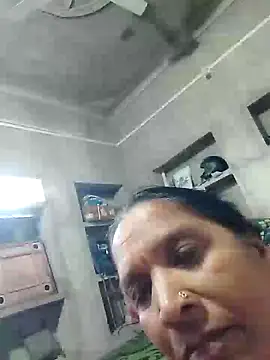 Loomaraj live cam on StripChat