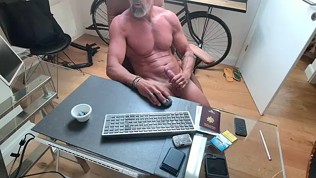 Aricky_2 live cam on StripChat